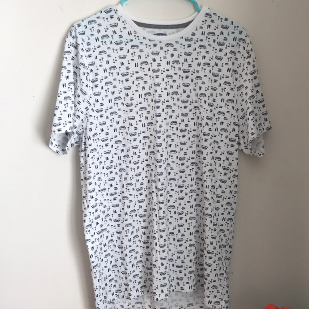 Beach themed Old Navy T-shirt size large